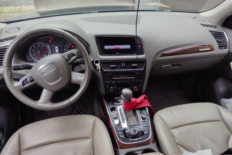 Used Audi Q5 2013 40 TFSI Technology Edition Center Console