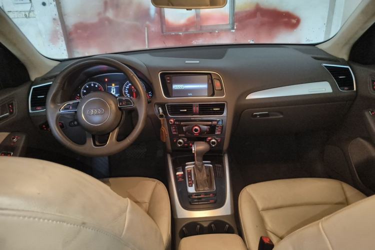 Used Audi Q5 2013 40 TFSI Technology Edition Center Console