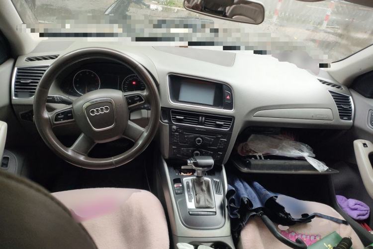 Used Audi Q5 2013 40 TFSI Ambition Center Console