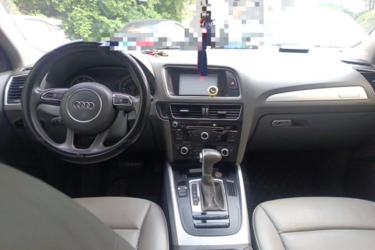 Used Audi Q5 2013 40 TFSI Technology Edition Center Console