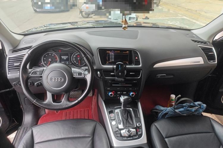 Used Audi Q5 2013 45 TFSI quattro Sport Edition Center Console