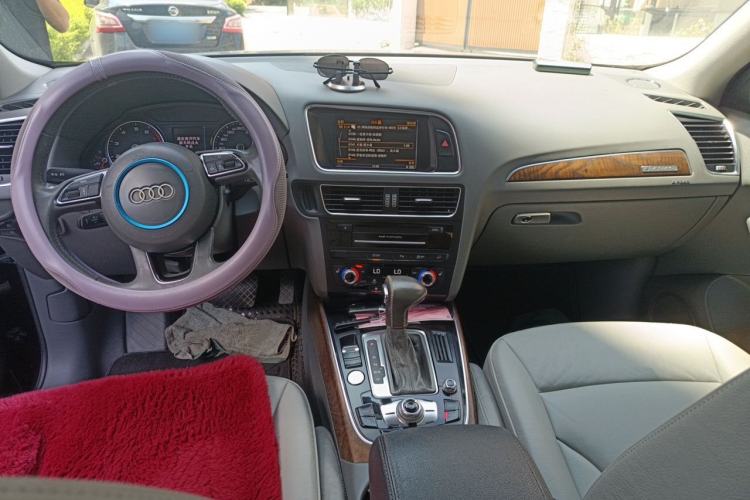 Used Audi Q5 2013 40 TFSI Technology Edition Center Console