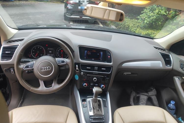 Used Audi Q5 2013 40 TFSI Technology Edition Center Console