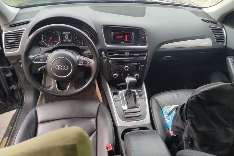 Used Audi Q5 2013 40 TFSI Technology Edition Center Console