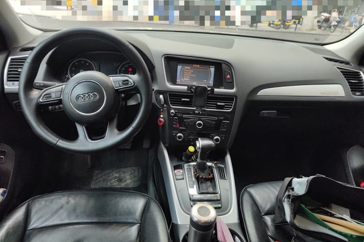 Used Audi Q5 2013 40 TFSI Technology Edition Center Console
