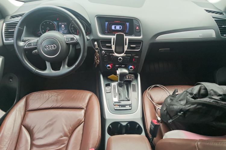 Used Audi Q5 2013 40 TFSI Technology Edition Center Console