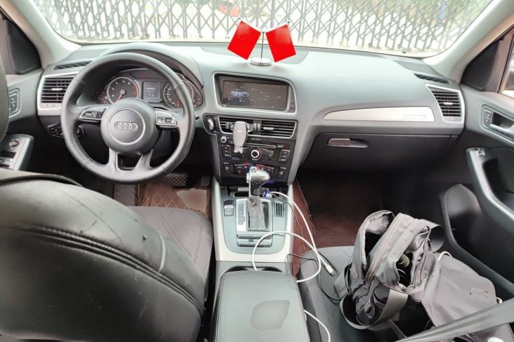 Used Audi Q5 2013 40 TFSI Ambition Center Console