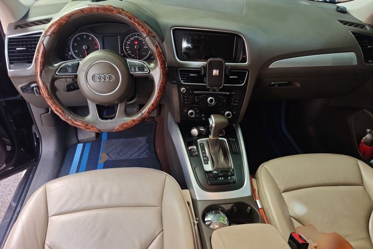 Used Audi Q5 2013 40 TFSI Technology Edition Center Console