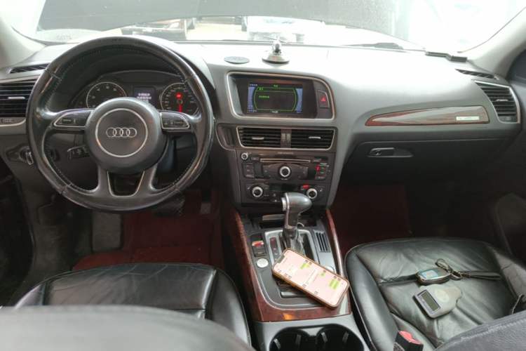 Used Audi Q5 2013 40 TFSI Technology Edition Center Console