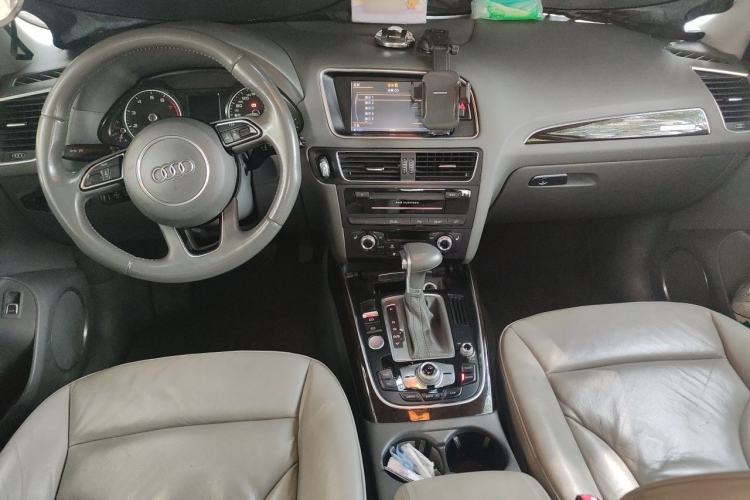 Used Audi Q5 2013 40 TFSI Technology Edition Center Console