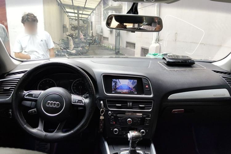 Used Audi Q5 2013 40 TFSI Technology Edition Center Console