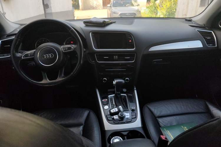 Used Audi Q5 2013 45 TFSI quattro Sport Edition Center Console