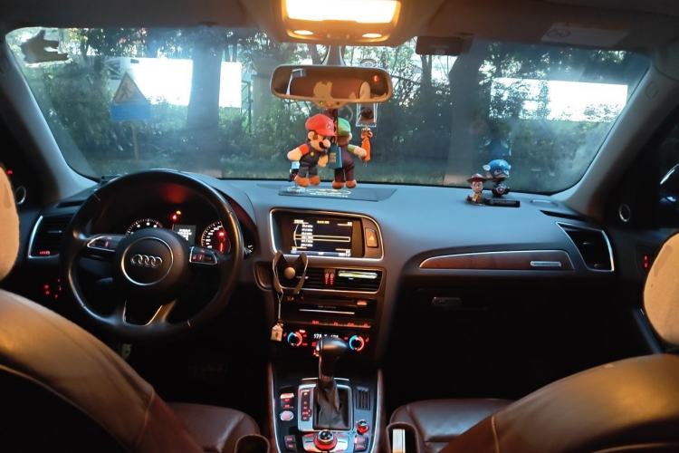 Used Audi Q5 2013 40 TFSI Technology Edition Center Console