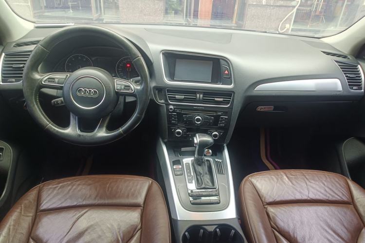 Used Audi Q5 2013 40 TFSI Technology Edition Center Console