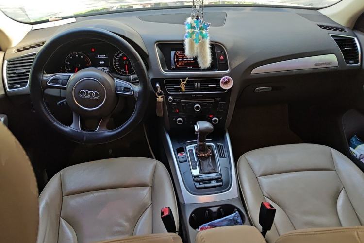 Used Audi Q5 2013 40 TFSI Technology Edition Center Console