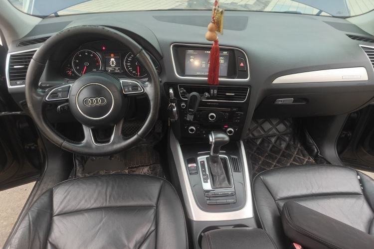 Used Audi Q5 2013 40 TFSI Technology Edition Center Console