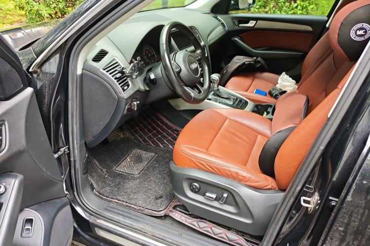 Used Audi Q5 2013 40 TFSI Ambition Driver Seat