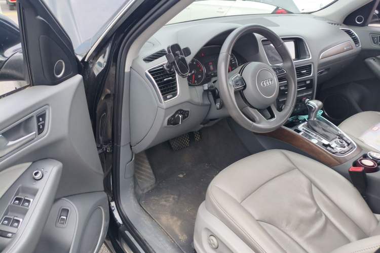 Used Audi Q5 2013 40 TFSI Comfort Edition Driver Seat