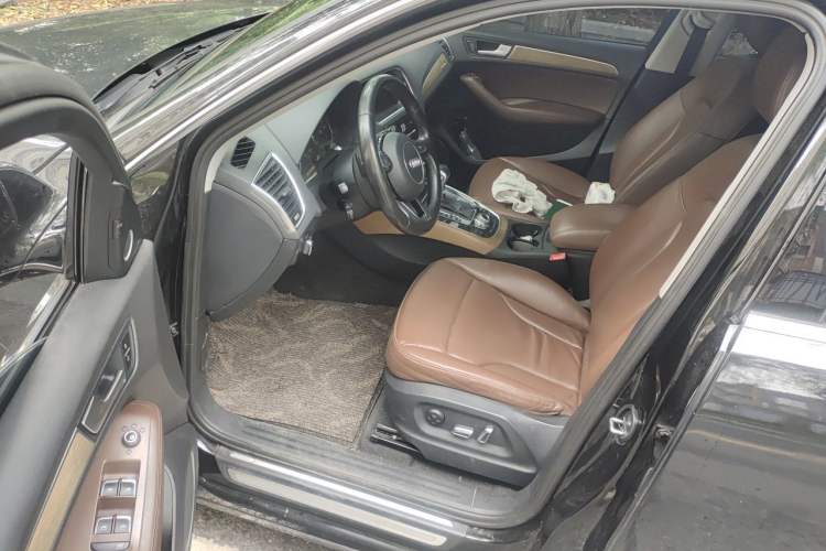 Used Audi Q5 2013 45 TFSI quattro off-road version Driver Seat