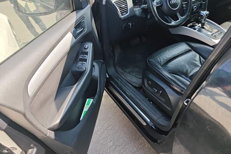 Used Audi Q5 2013 40 TFSI Technology Edition Driver Seat