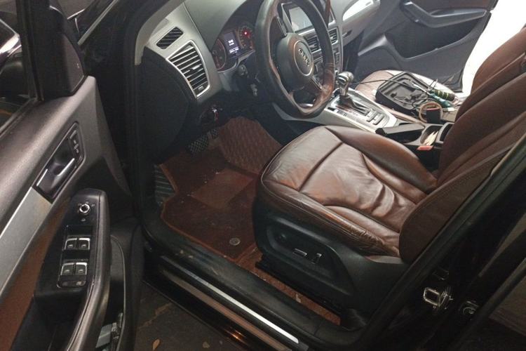 Used Audi Q5 2013 40 TFSI Technology Edition Driver Seat