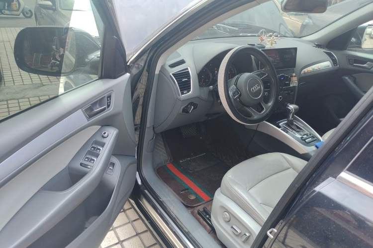 Used Audi Q5 2013 40 TFSI Technology Edition Driver Seat