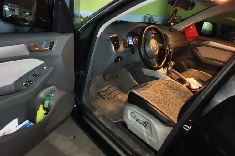 Used Audi Q5 2013 40 TFSI Ambition Driver Seat