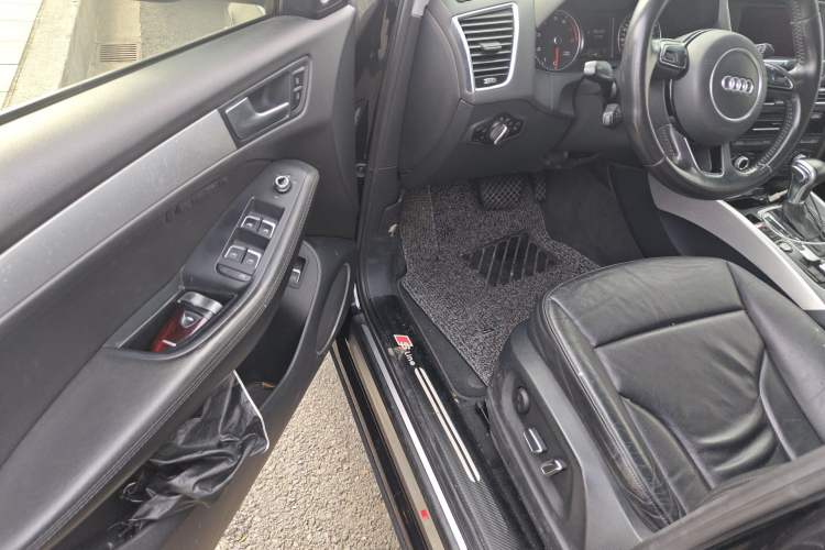 Used Audi Q5 2013 45 TFSI quattro Sport Edition Driver Seat