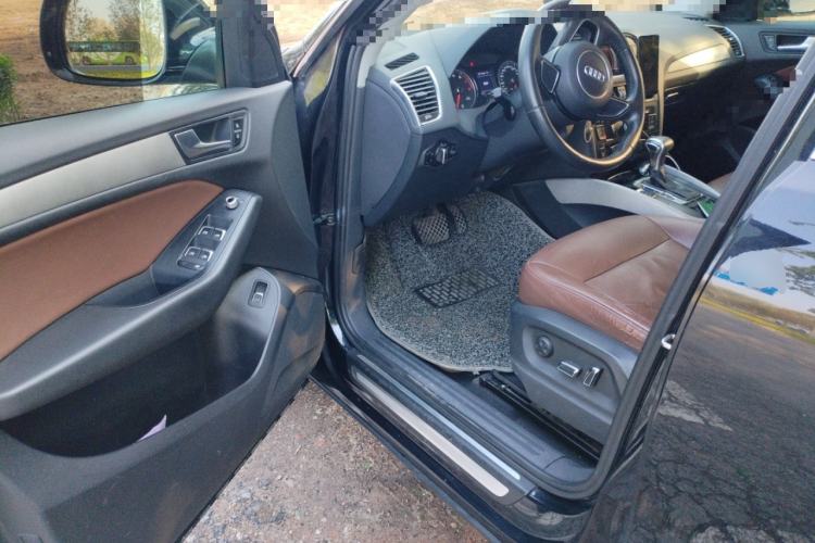 Used Audi Q5 2013 40 TFSI Ambition Driver Seat
