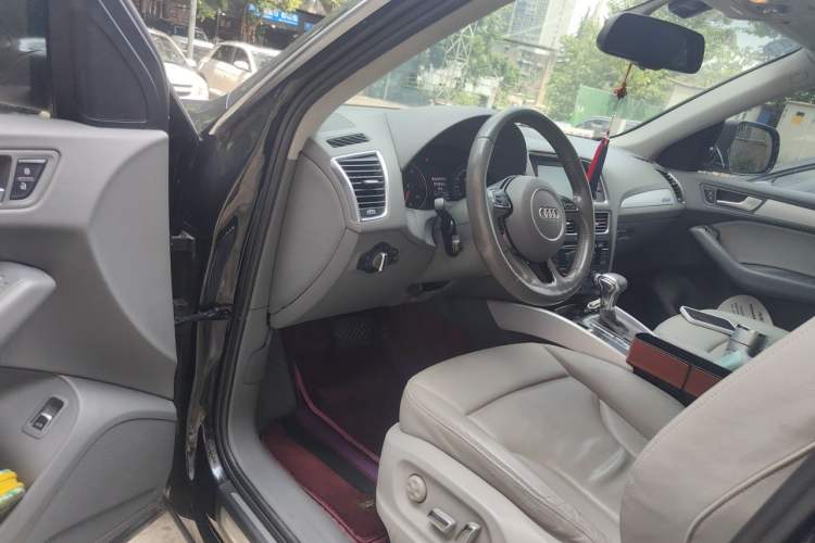 Used Audi Q5 2013 40 TFSI Technology Edition Driver Seat