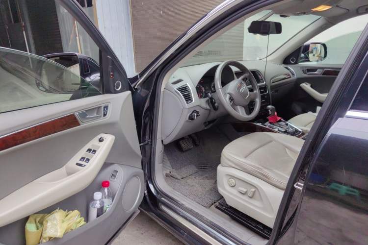 Used Audi Q5 2013 40 TFSI Technology Edition Driver Seat