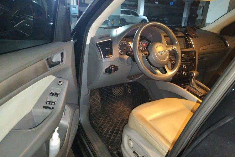 Used Audi Q5 2013 40 TFSI Ambition Driver Seat