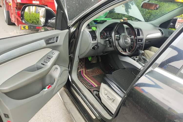 Used Audi Q5 2013 40 TFSI Technology Edition Driver Seat
