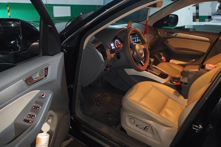 Used Audi Q5 2013 40 TFSI Ambition Driver Seat