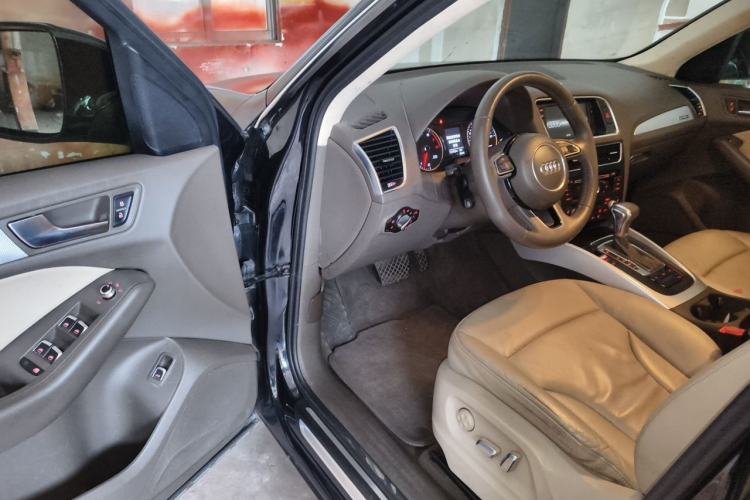 Used Audi Q5 2013 40 TFSI Technology Edition Driver Seat