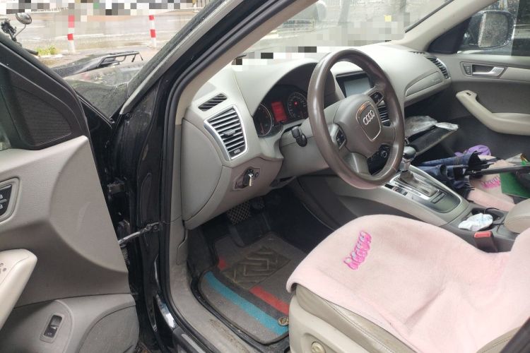 Used Audi Q5 2013 40 TFSI Ambition Driver Seat