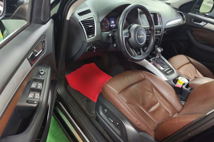 Used Audi Q5 2013 40 TFSI Technology Edition Driver Seat