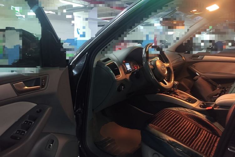 Used Audi Q5 2013 40 TFSI Ambition Driver Seat