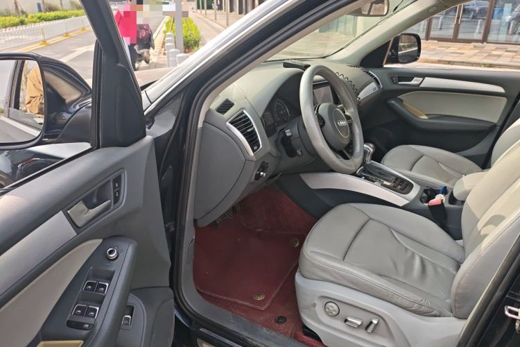 Used Audi Q5 2013 40 TFSI Technology Edition Driver Seat