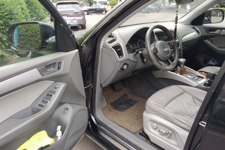 Used Audi Q5 2013 40 TFSI Technology Edition Driver Seat