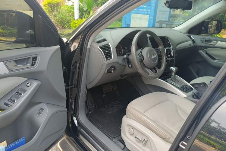 Used Audi Q5 2013 40 TFSI Technology Edition Driver Seat