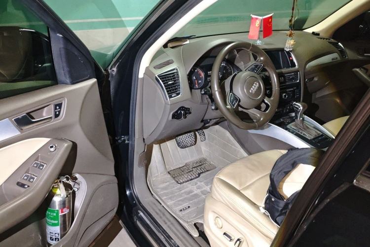 Used Audi Q5 2013 40 TFSI Technology Edition Driver Seat