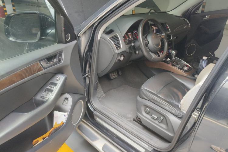 Used Audi Q5 2013 40 TFSI Comfort Edition Driver Seat