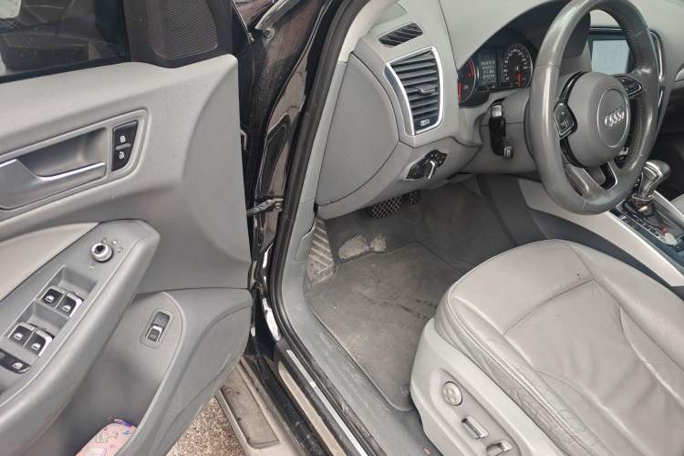 Used Audi Q5 2013 40 TFSI Technology Edition Driver Seat