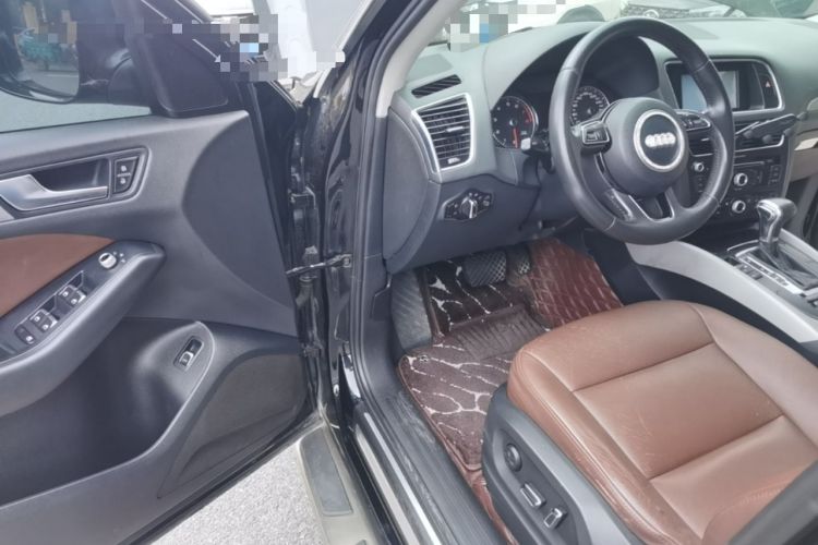 Used Audi Q5 2013 40 TFSI Ambition Driver Seat