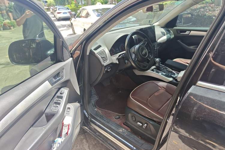 Used Audi Q5 2013 40 TFSI Technology Edition Driver Seat
