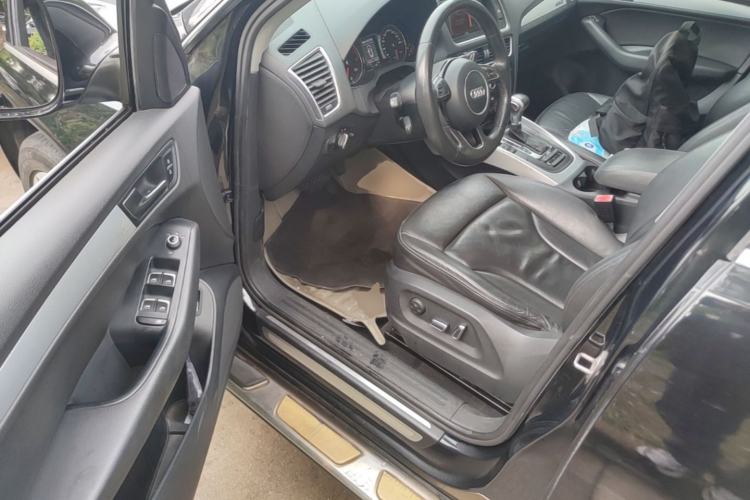 Used Audi Q5 2013 40 TFSI Technology Edition Driver Seat