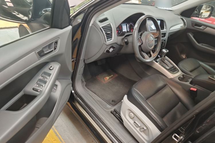 Used Audi Q5 2013 40 TFSI Ambition Driver Seat