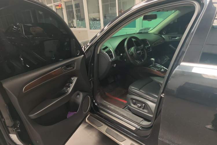 Used Audi Q5 2013 40 TFSI Comfort Edition Driver Seat
