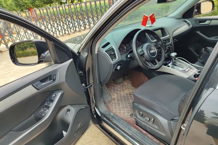 Used Audi Q5 2013 40 TFSI Ambition Driver Seat